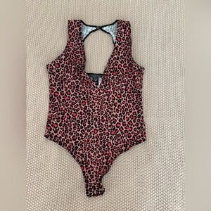 Red & black leopard print Plunge Bodysuit • Victoria’s Secret • Small •EUC